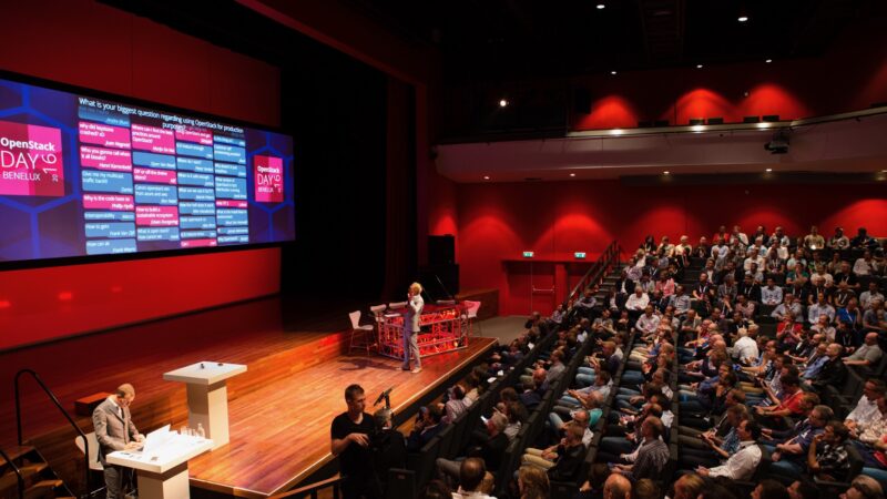 Starlive - FotoJkoopmanschapOpenstack - congres in theateropstelling
