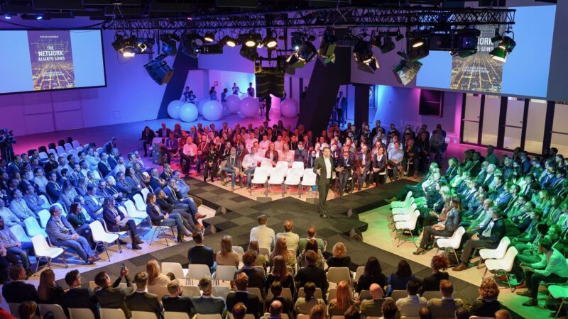 Starlive - Microsoft event bij NEP - spreker in midden van zaal