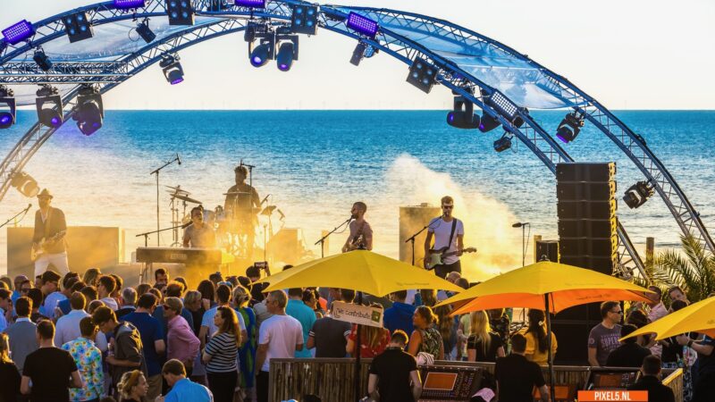 Starlive - concert bij Bernies-Beachclub