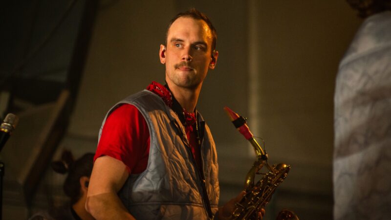 Beeld Jitske Nap - Golder Era - band met trompetisten - optreden