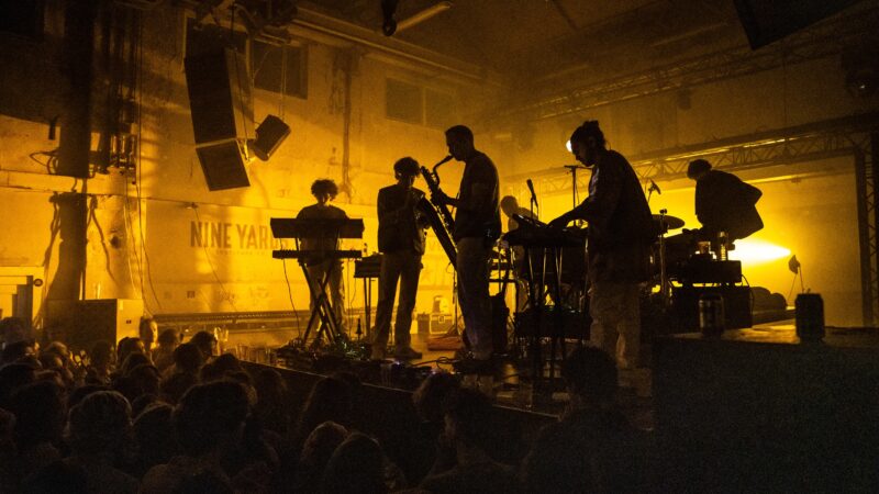 Beeld Jitske Nap - Golder Era - band met trompetisten - optreden