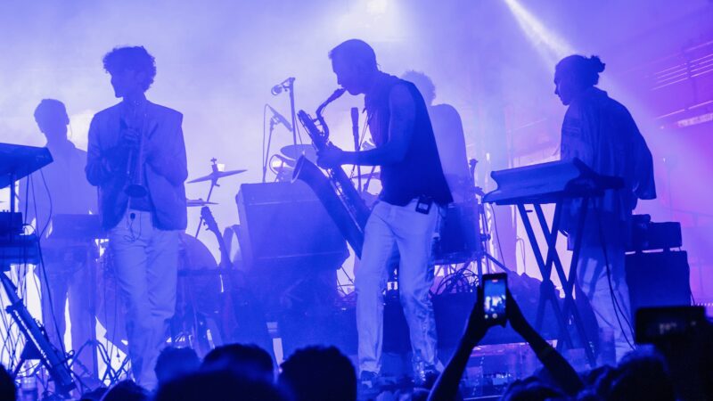 Beeld Jitske Nap - Golder Era - band met trompetisten - optreden