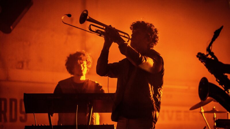 Beeld Jitske Nap - Golder Era - band met trompetisten - optreden