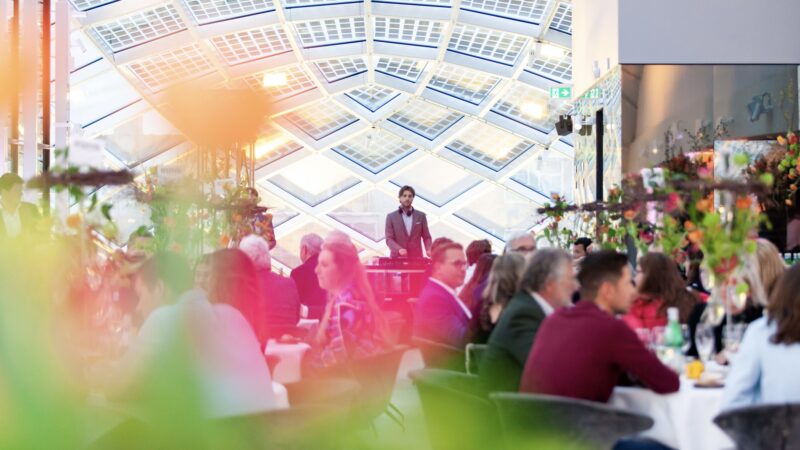 Capital C_Diner met zicht over Amsterdam