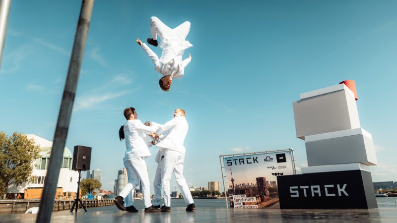 Cube Connect - Blue Luna - optreden met dansers en blokken