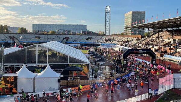 TCS Amsterdam Marathon aluhal bij de finish - Intersettle