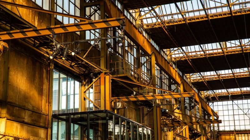 Werkspoorkathedraal buizen en stellage