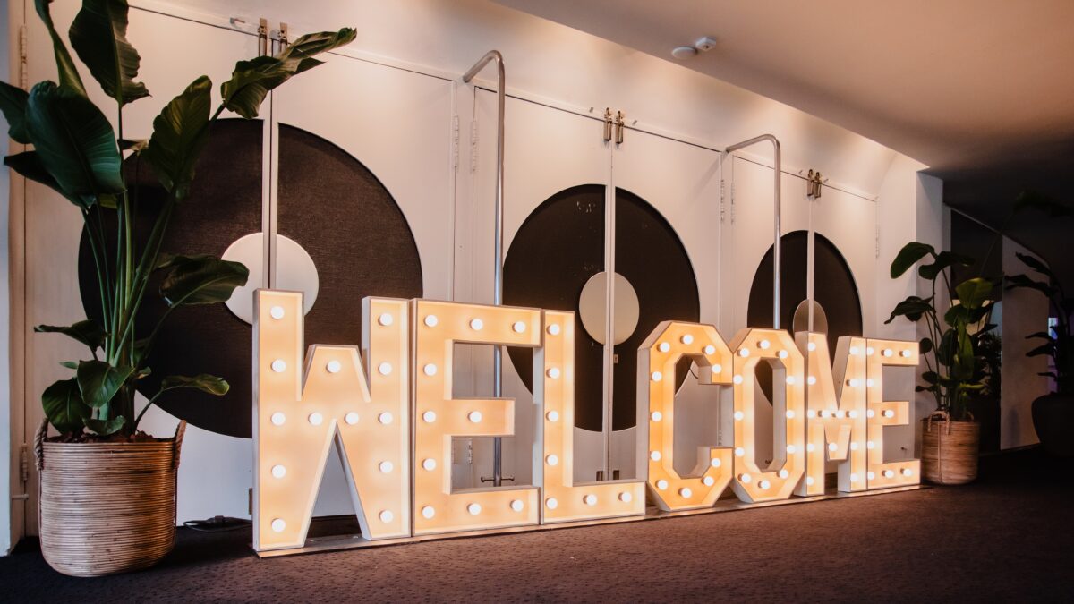 Letters welcome met licht bij Gooiland