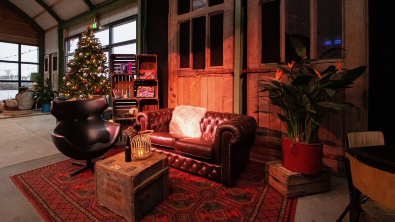 DUS - Speelkwartier - Werf - Romneyloods - Loods A -Winter Wonder Werf - Kerstboom - Aankleding - Bank - ZItje