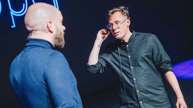JelleDraper-Wouter van Beek met koptelefoon - Blue Luna - AFAS Open - foto Derek Otte