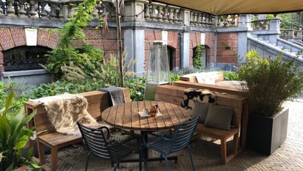Parkzuid terras met schapenvachtjes