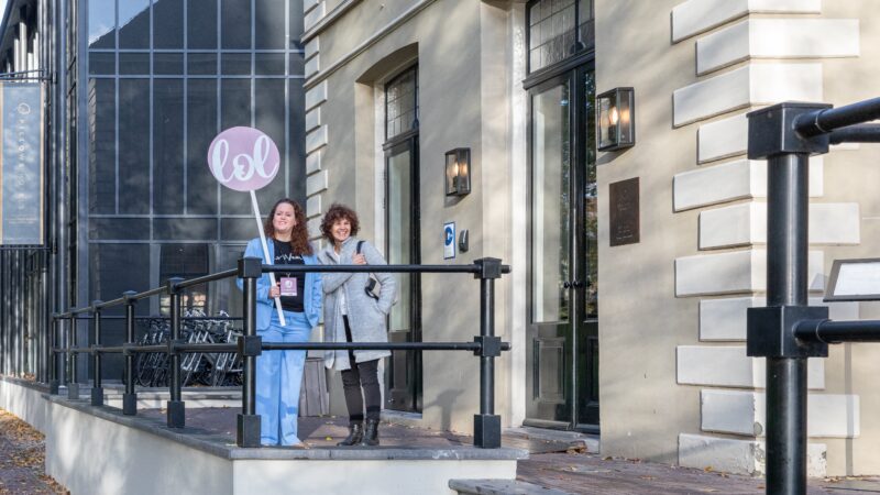 BFoto_Locatietour Deventer - Pillows Luxury Boutique Hotel Aan Den IJssel - ontvangst met LOL bord