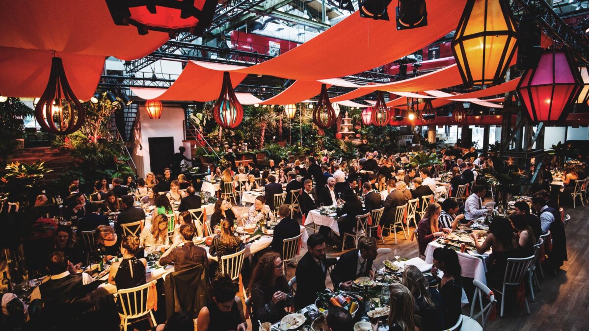 The Food Line Up - diner lange tafels