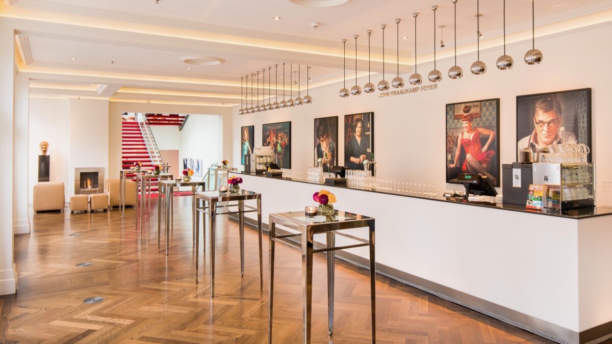Zaal - John Kraaijkamp Foyer