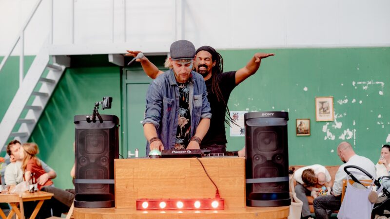 Looping Good - Mobiele DJ Booth