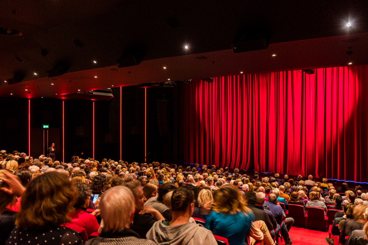 DeLaMar zaal vol