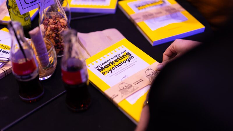 Boekje _ Christ Coolen - Het Leukste event voor Marketing Psychologie _ Fotograaf Studios Ektor Tsolodimos