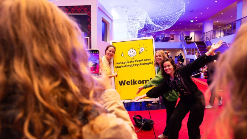 Borden foto _ Christ Coolen - Het Leukste event voor Marketing Psychologie _ Fotograaf Studios Ektor Tsolodimos
