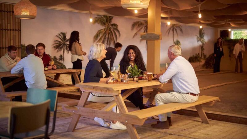 Van-der-Valk-Amersfoort-A1-picknicktafel