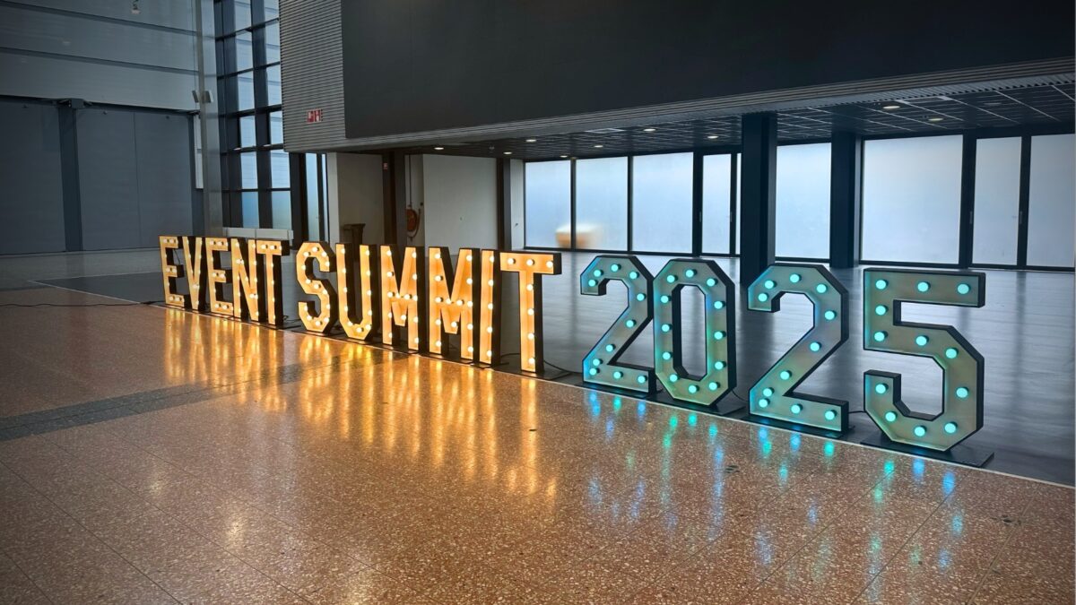 Zwarte Lichtletters met neon - XL Letters ™